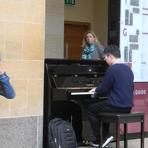 日韩美女大黑逼
